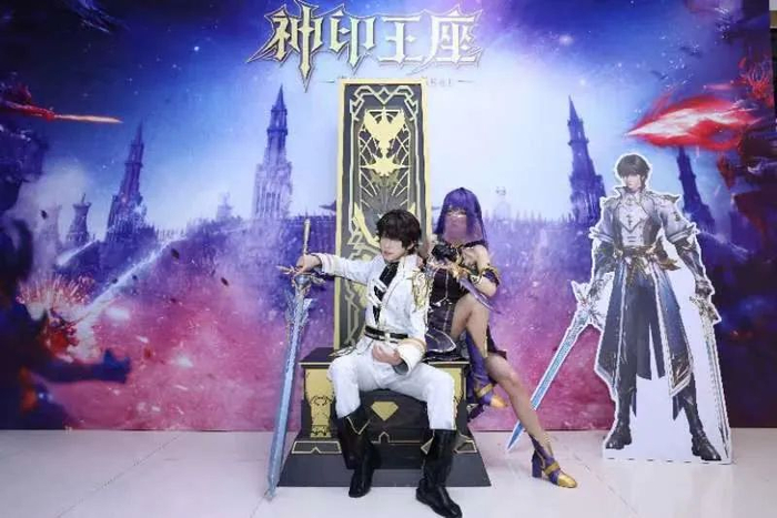 腾讯视频动漫大赏2023上，coser们合影打卡