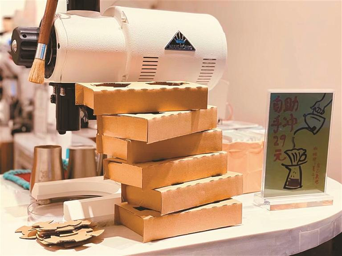 深圳一家环保咖啡店采用环保可再生纸，倡导绿色行动。 深圳晚报记者 吴洁 摄