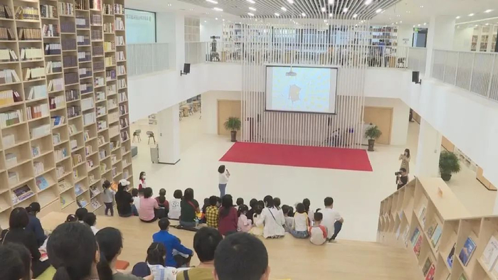 今年，深圳最大的社区图书馆，坪山图书馆汤坑社区分馆正式对外开放。第一现场、壹深圳客户端记者：廖立焜