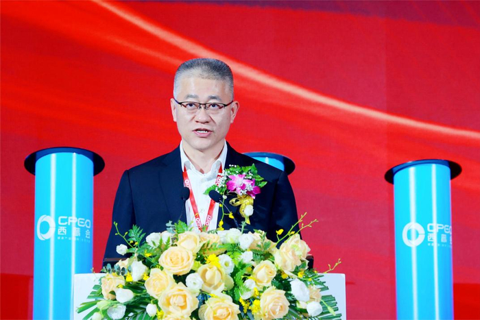 广药集团总经理杨军宣读感谢信