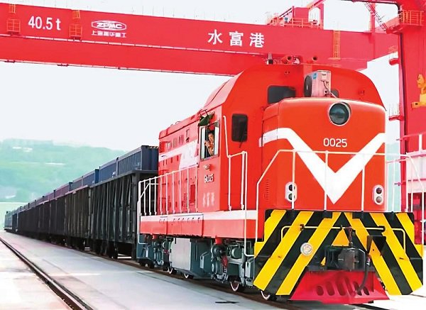 水富港专用铁路线一角