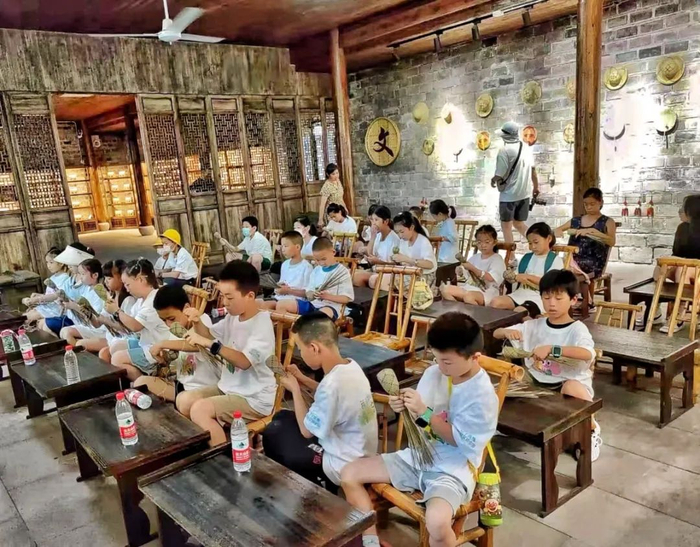 亲子研学成为该共富工坊的特色体验活动。仲一村供图