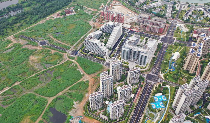 8月13日，航拍海口碧桂园中央半岛项目。记者 沙晓峰 摄