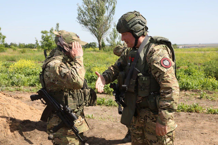 ▲罗戈津表彰“沙皇之狼”士兵