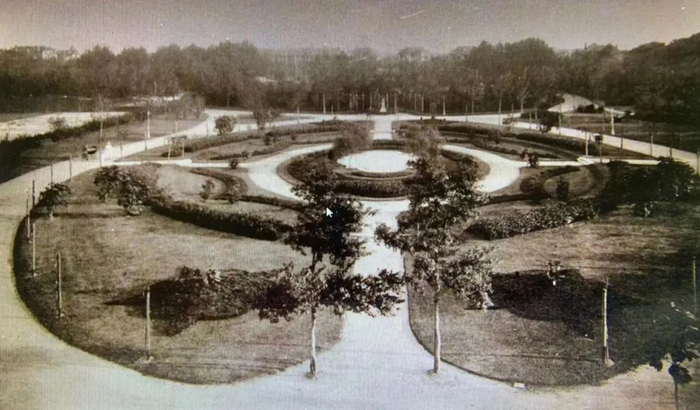 玫瑰园今昔对比（老照片来源：复兴公园）