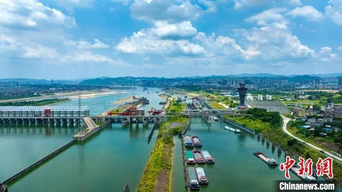 图为广西梧州市长洲船闸。张学 摄