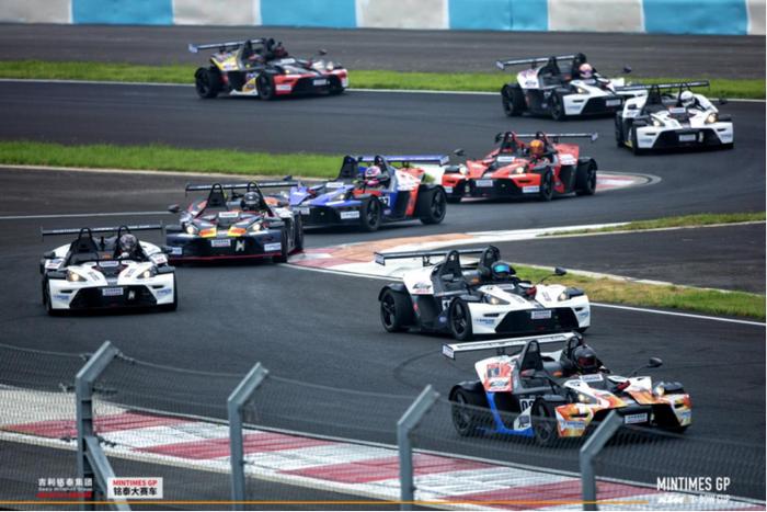 图：7月初MINTIMES GP铭泰大赛车包含KTM X-BOW CUP郑州站比赛现场