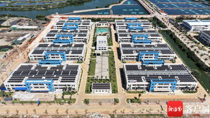 　　冯家湾现代化渔业产业园内建起一幢幢现代养殖厂房。记者 郑光平 摄