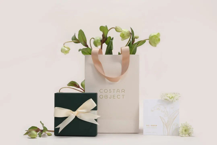 图上拍摄的花为道具，非产品