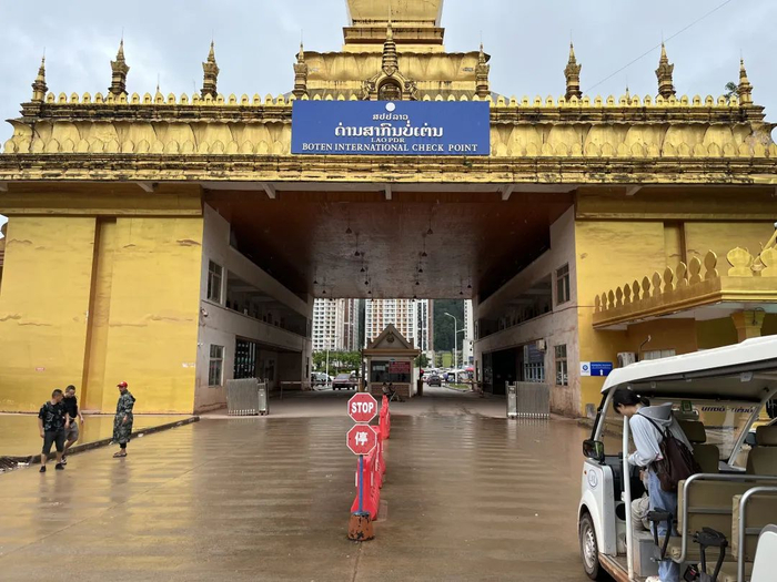 老挝磨丁口岸，凭护照落地签通行