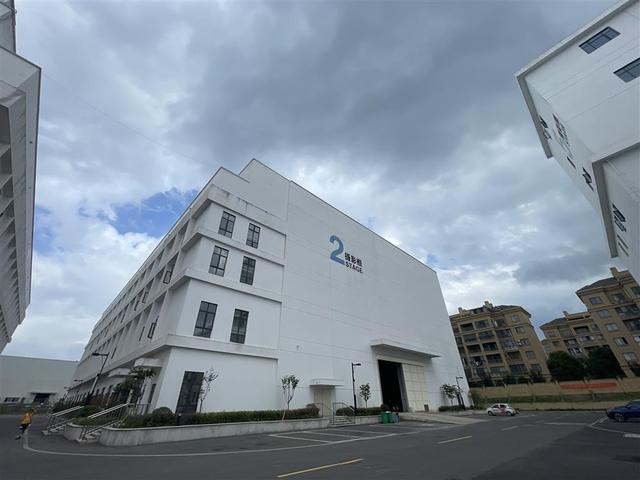 横店影视产业园内的摄影棚。于量 摄