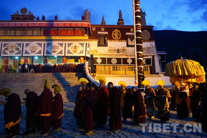 图为拉萨哲蚌寺举行展佛活动摄影：赵振宇