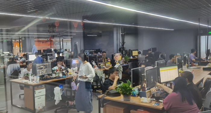 北京锐艺多吉文化传播有限公司内，电影从业者们正在工作。（采访对象供图）