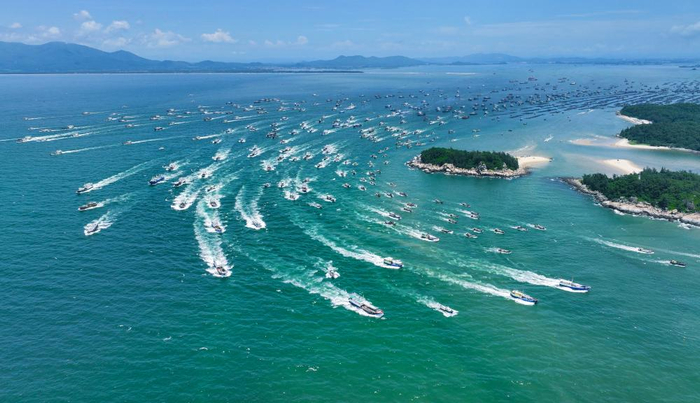 广东开渔出海的大场面可谓盛况空前。梁文栋摄