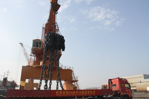 △图为亚星锚链研发生产的世界首制R6系泊链发货。