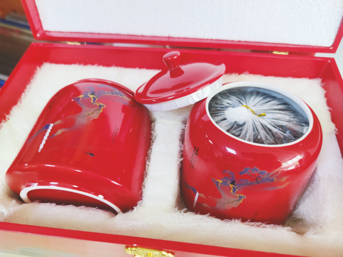     ▲茶叶店内销售的茶叶礼盒