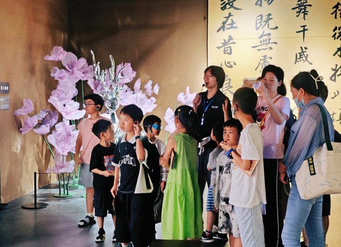 探秘山海经展的研学团