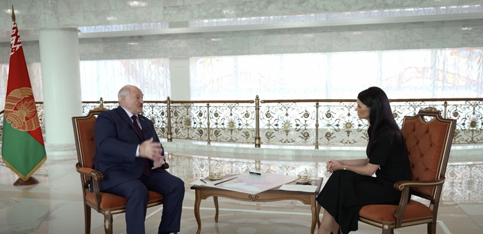 ▲白俄罗斯总统卢卡申科接受黛安娜·潘琴科采访