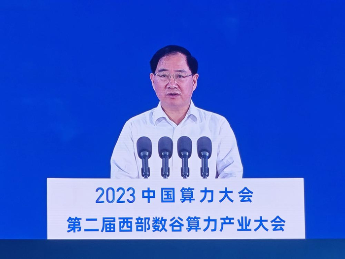 图：工业和信息化部部长金壮龙 缴翼飞摄