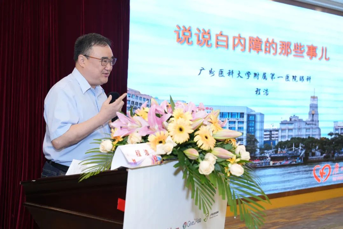 程浩在项目参与中进行白内障防治管理培训