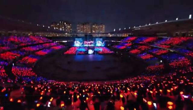 ▲周杰伦2023嘉年华世界巡回演唱会呼和浩特站演出现场。图/社交媒体平台视频截图