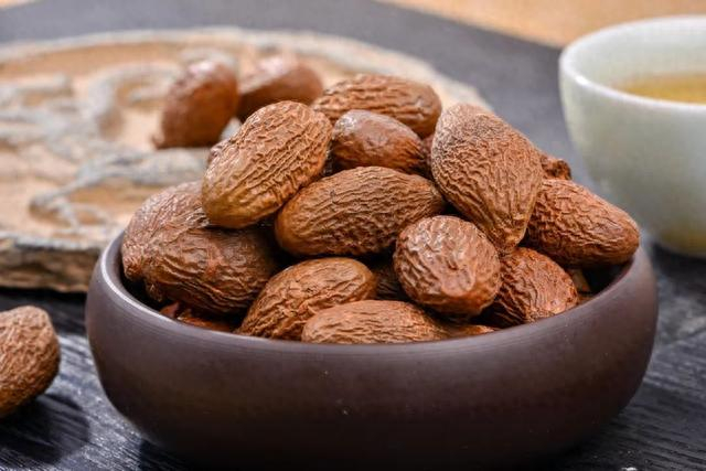 没病少喝，有事再泡。图库版权图片，转载使用可能引发版权纠纷