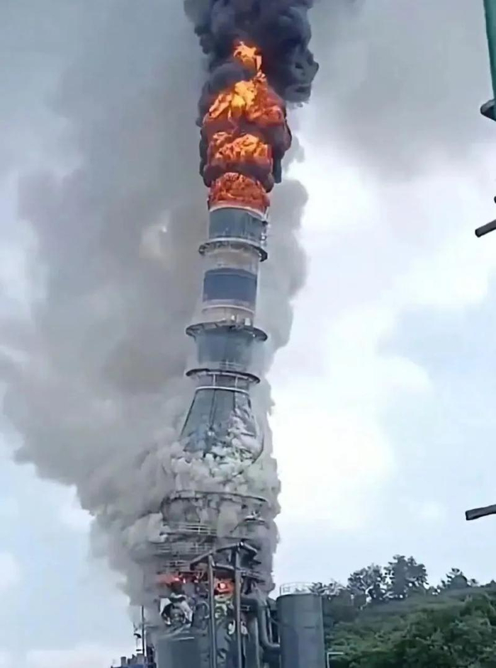▲热电高塔起火