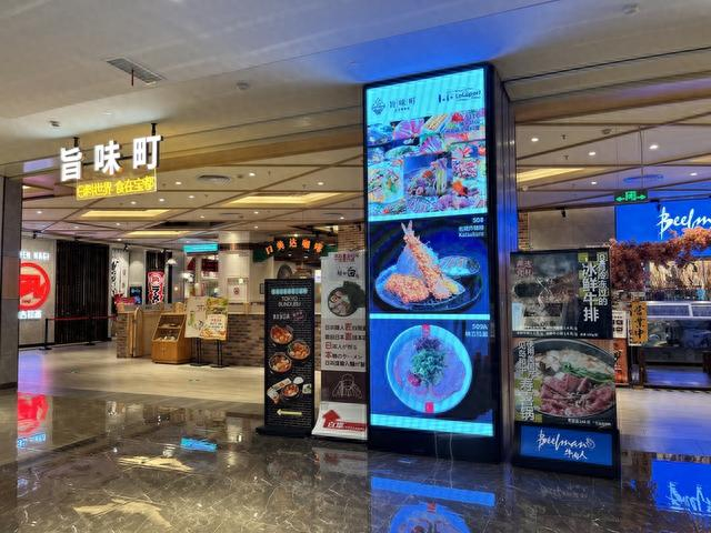 旨味町日式餐饮街区汇聚了一批知名品牌商家。 吴越 摄