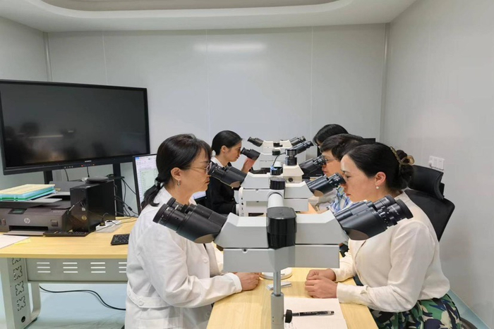 曹登峰教授多头显微镜带教