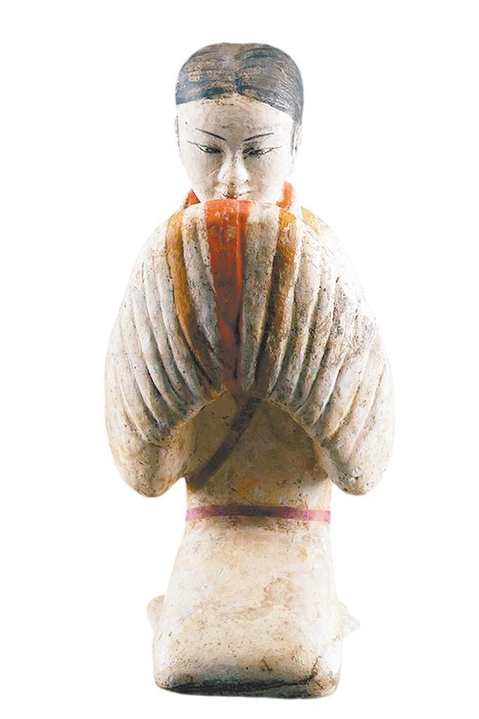 塑衣式跽坐拱手俑