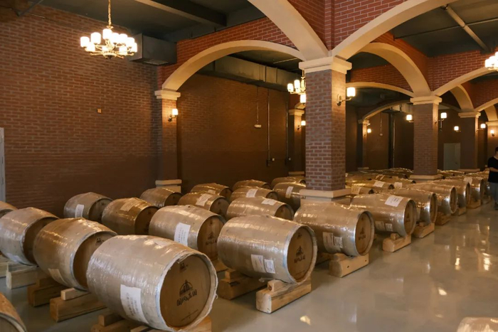 |国风庄园地下酒窖的橡木桶 摄影/好酒地理局视频中心