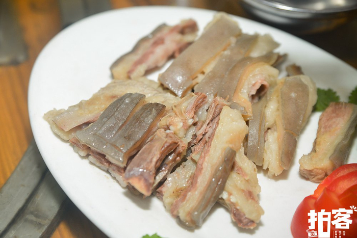 图为石山壅羊“全羊宴”的白斩羊。拍客 周经纬 摄