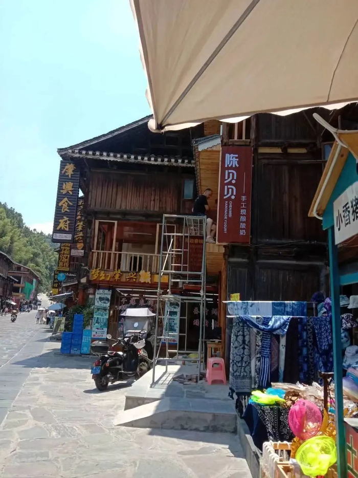 梦幻肇兴后面，也是这次火灾主要受损的建筑部分。（受访者供图）