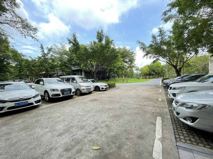 黄塘入口停车场。