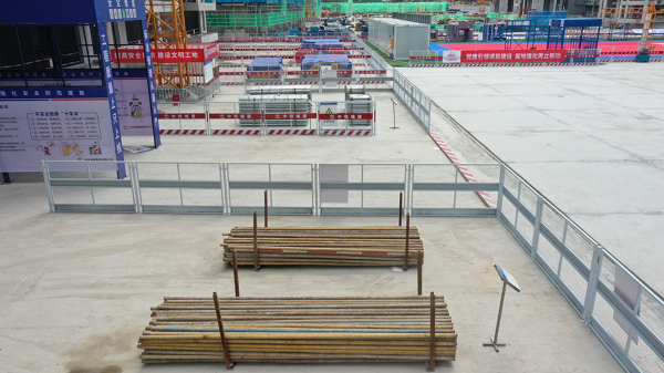 （车水路项目工地材料堆码整齐）