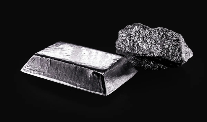 尽管外观非常醒目，但珠宝首饰并不是铑最常见的用途。图源：RHJPhtotos/Shutterstock.com
