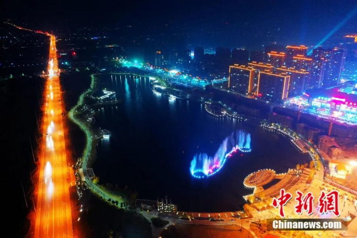 航拍黄桥镇。黄国建 摄