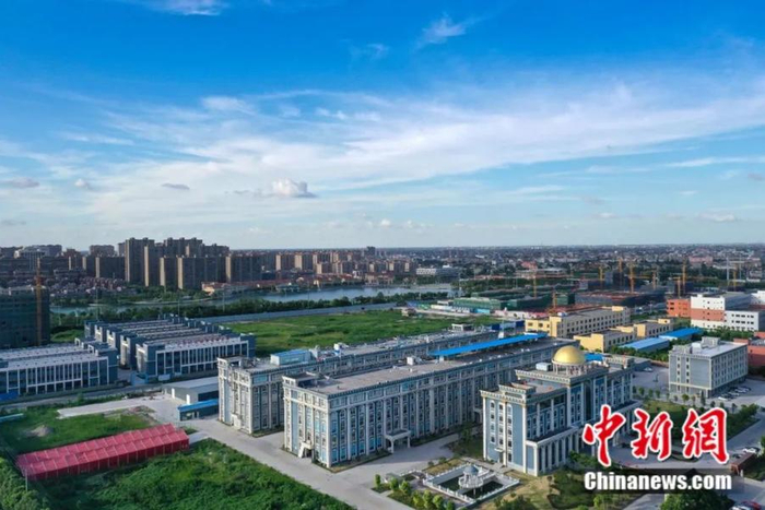 航拍江苏凤灵乐器集团。黄国建 摄