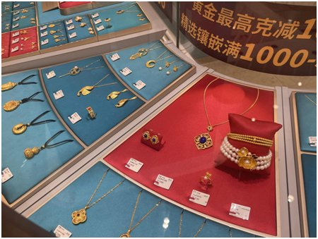 　　（武汉银泰创意城黄金珠宝专柜）
