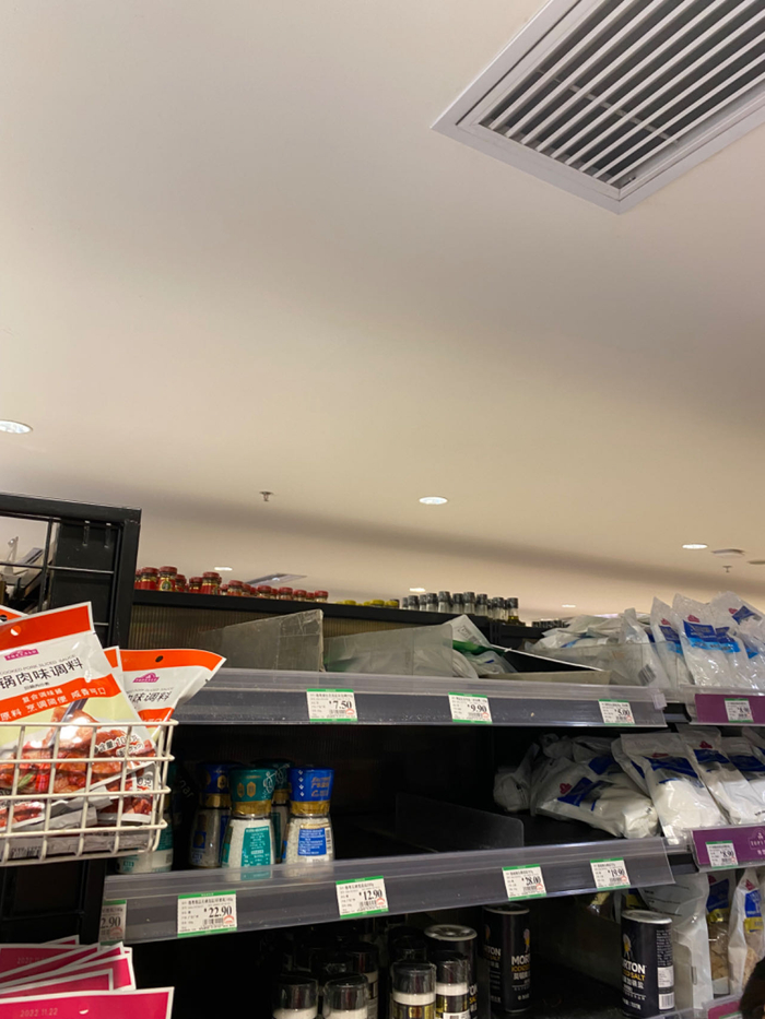 被买空的货架 时代周报 李杭/摄