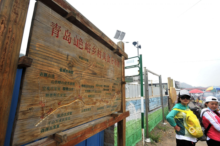 山色峪社区公交车站。