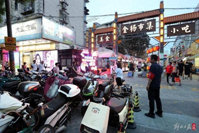 停车有人管。
