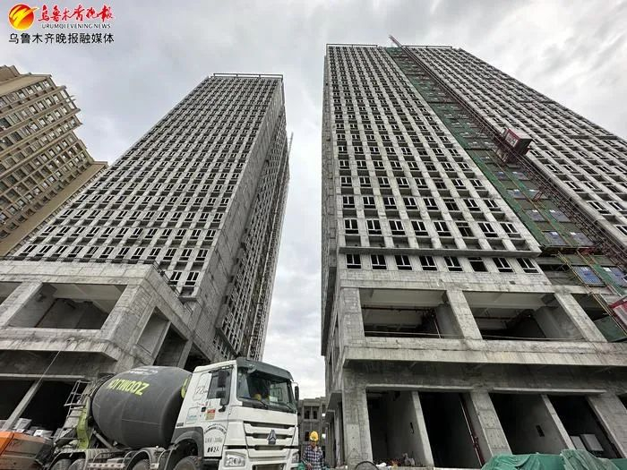 8月23日，位于高新区（新市区）的通嘉国际港项目施工现场。乌鲁木齐晚报记者石磊摄