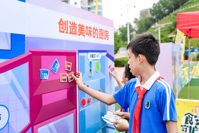 康师傅方便面推进食安建设，举办食安科普进校园活动