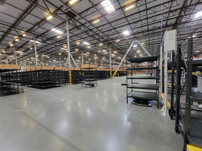 新蛋在美国的机器人智能仓库