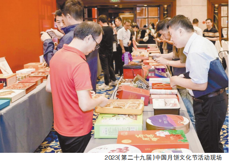 　　报告显示，近几年，消费者的消费理念日趋成熟，中秋市场也基本形成了成熟稳定的局面，整体产量和销售收入变化幅度不大。
