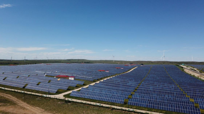 图一：国家风光储输示范工程的光伏板“海洋”