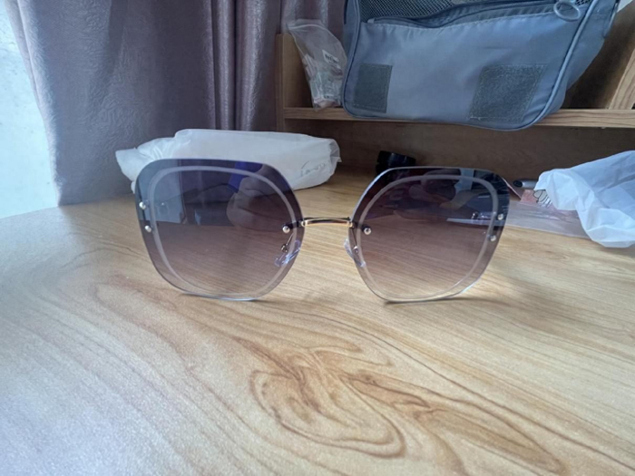 　　图源：IPOOO官网，眼镜产品实拍图