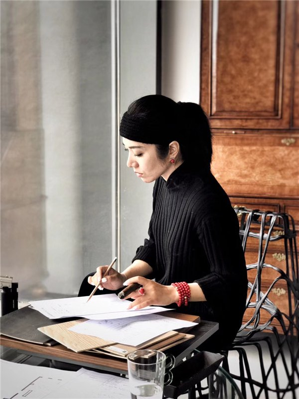 （倪秀兰工作照）