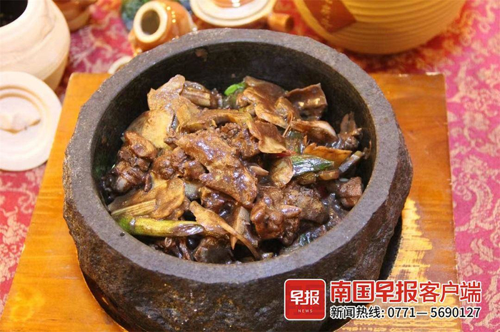 ▲血滕桂味活血鸭。许东平供图